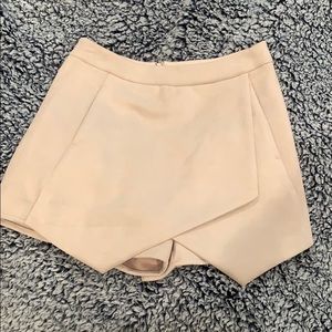 cream dress shorts✨